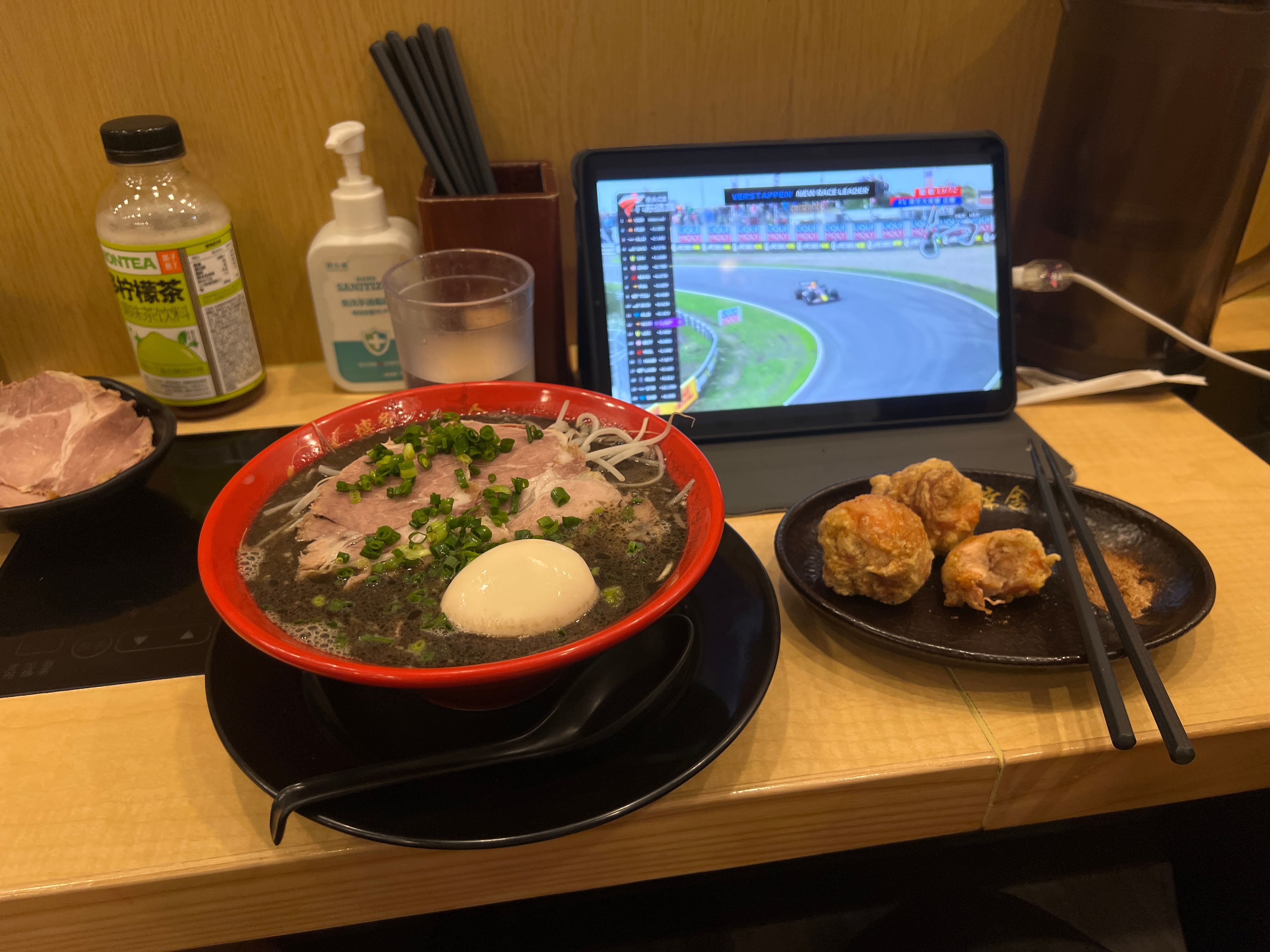今晚的F1刚开始差点高兴坏了[污][污][污] ​​​
