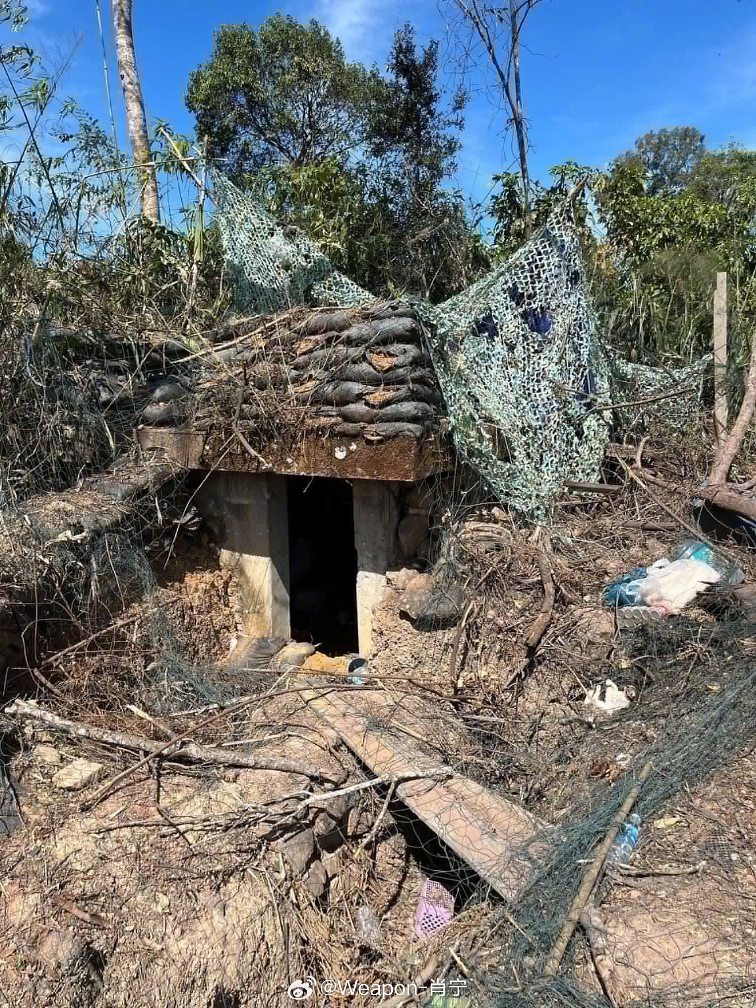 泰柬冲突 泰国海军陆战队占领一个柬埔寨坚固地堡和军火库，位于农里村……泰国海军陆