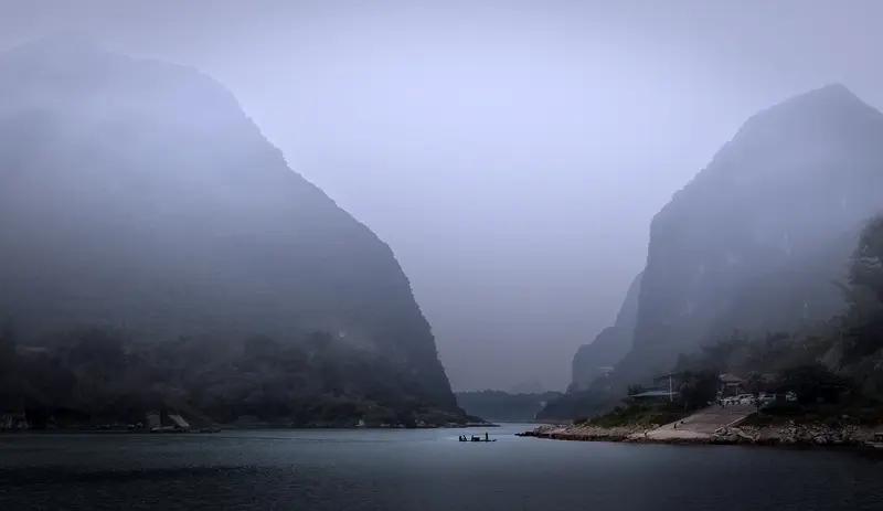 看到“岁月如歌翻新页”这个上联，一下就感觉岁月那种流转、更迭的韵味出来了。我觉得