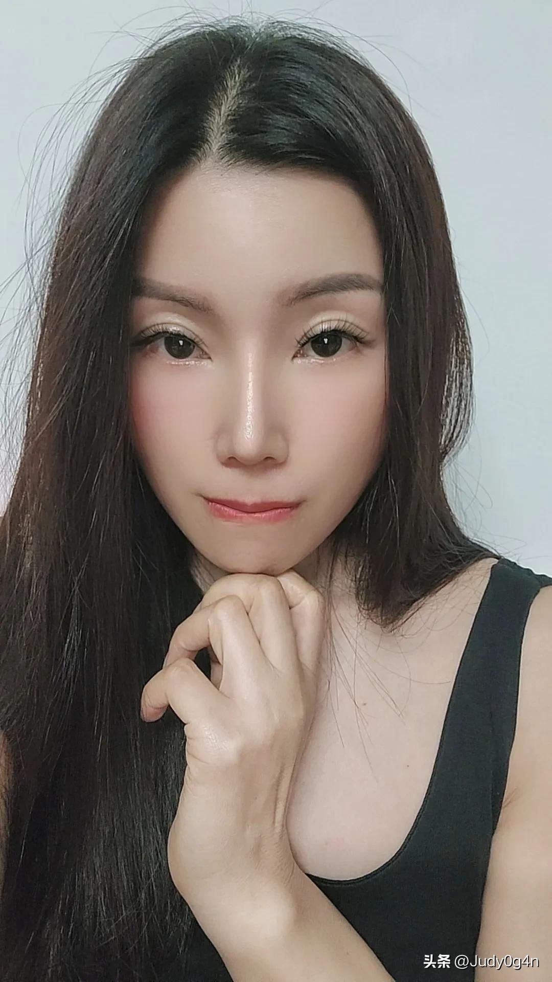 给自己嫁接的睫毛还不错吧，可以美美哒睡觉喽，晚安🌙免打理嫁接睫毛