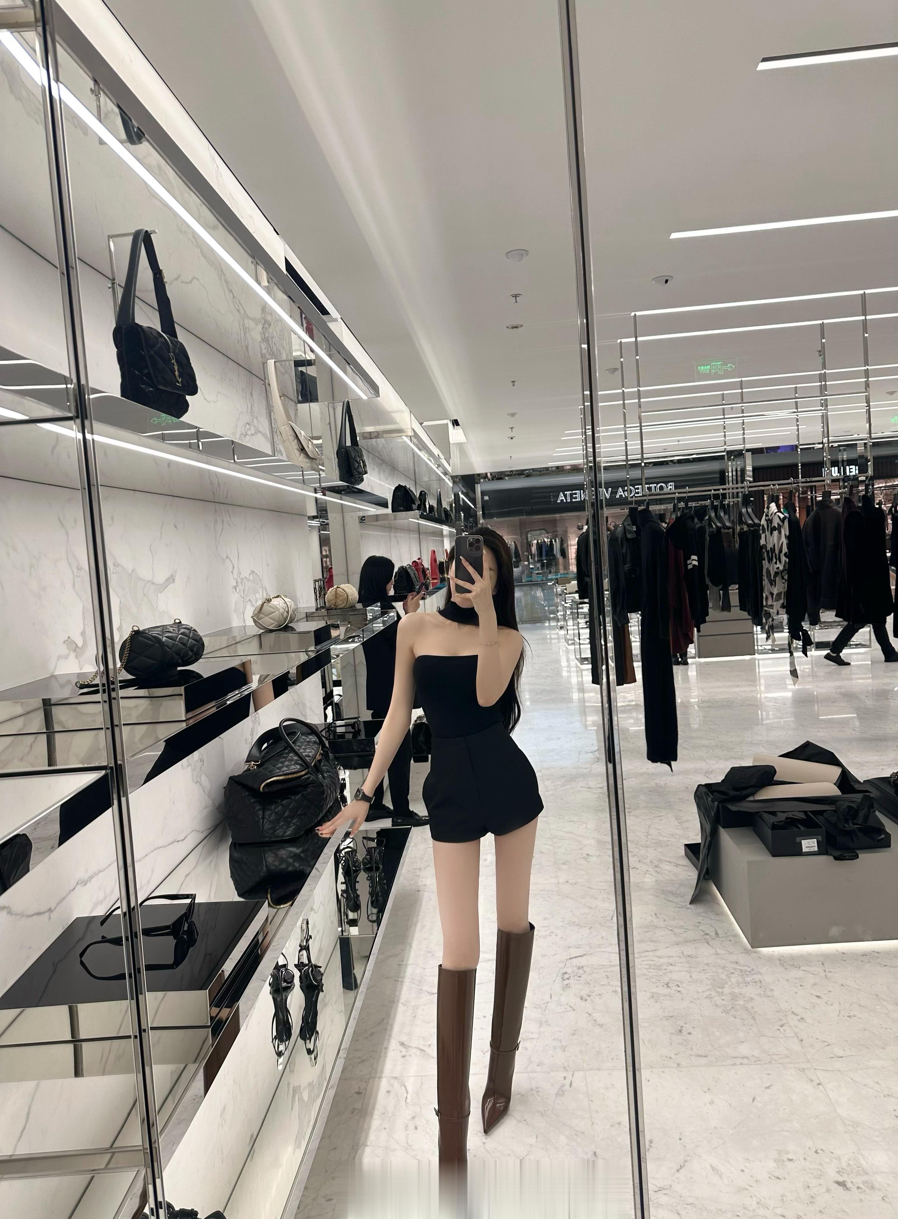下午15:00 老地方见🖤 ​​​