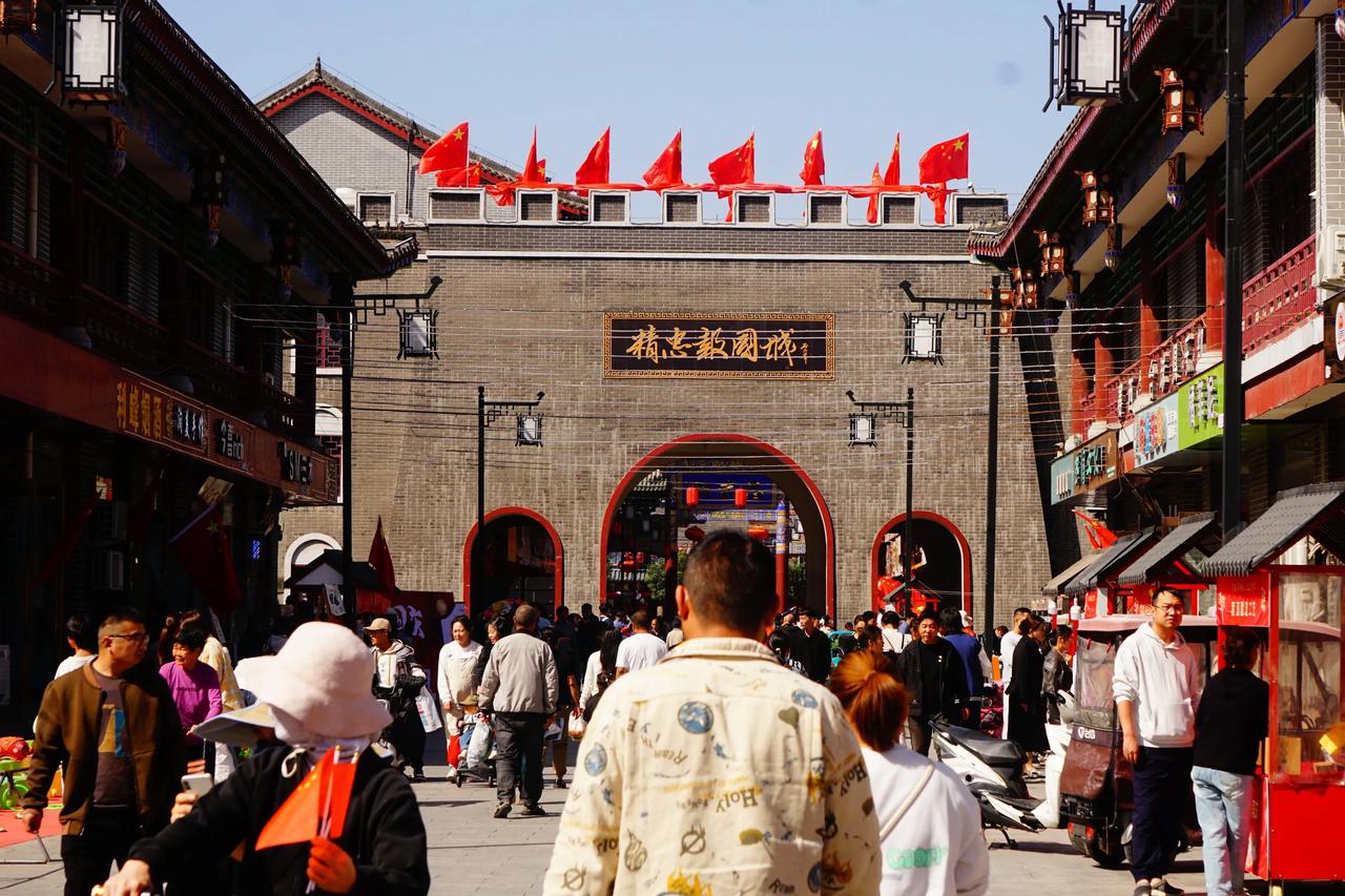 #十一假期怎么过#国庆节，我在景区采风。国庆，这个洋溢着热烈与喜庆的日子，我作为