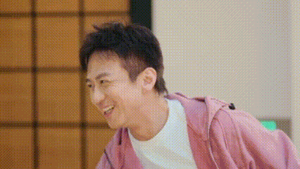 别人顶峰相见邓超陈赫顶毛相见画风清奇！别人顶峰相见，邓超陈赫直接顶毛相见。五哈6