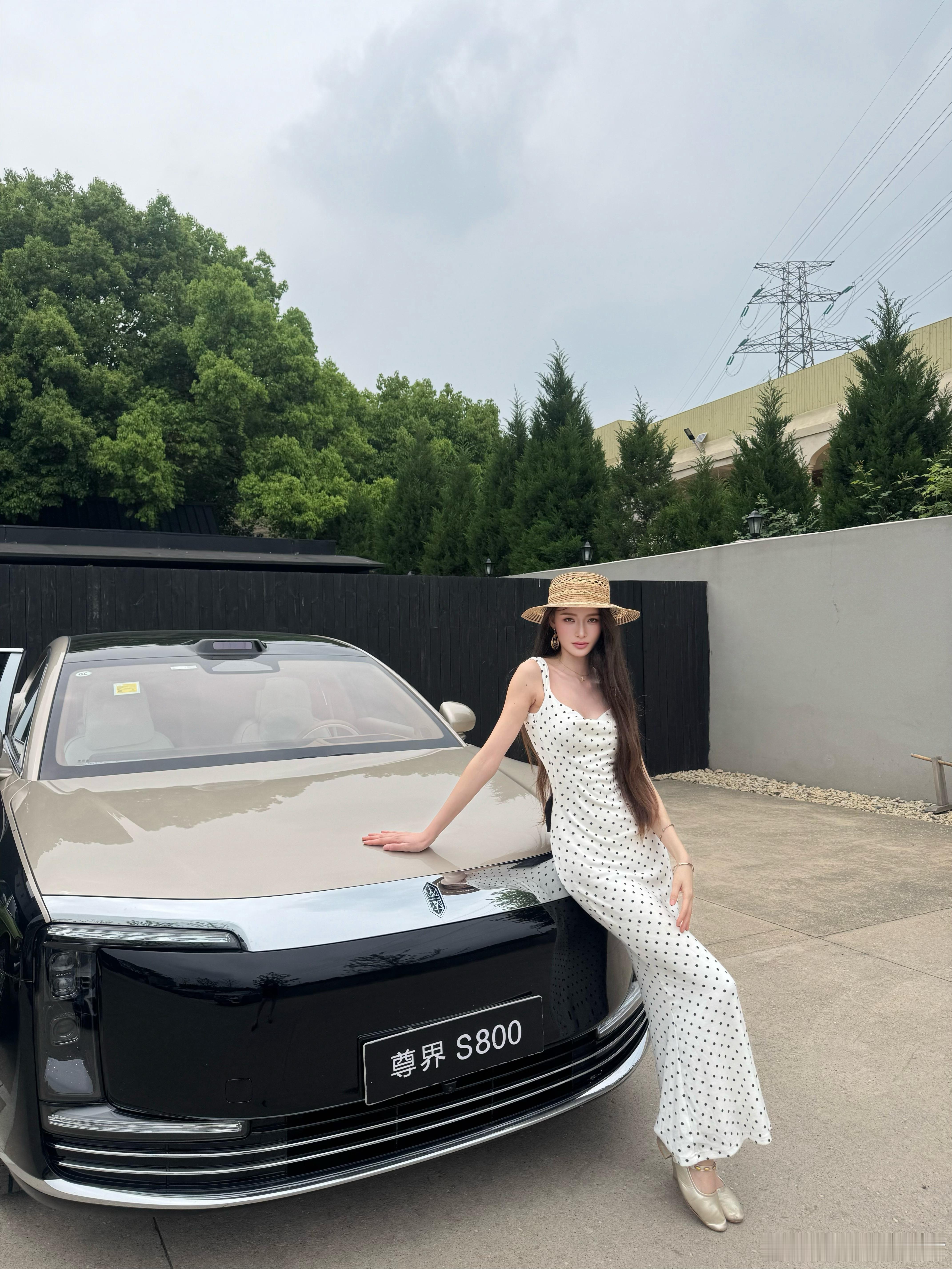 和姐妹下午茶偶遇了倪总的尊界S800真尊啊！真豪啊！蹭拍几张美照hhh这内饰我太