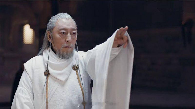 前方高能！穿三国戏服开现代汽车的“司马懿”你见过吗？倪大红老师的野生路透太吸睛，
