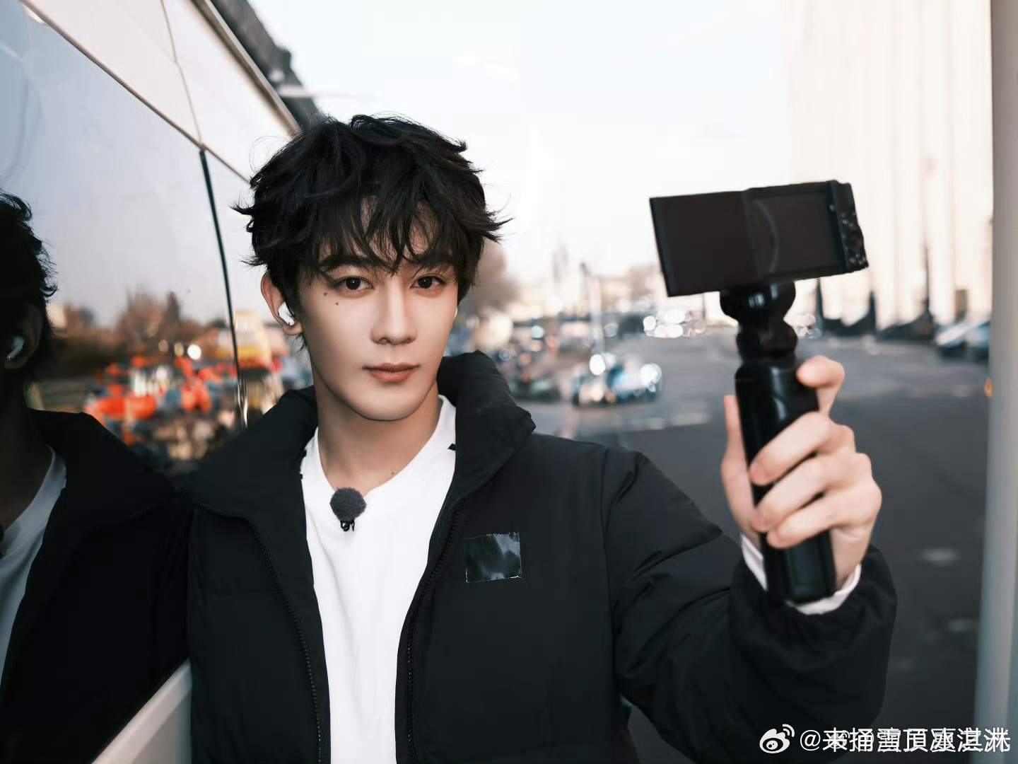 夏之光出道两年每月只有三千元我家那小子月薪三千、话费都交不起，还被父母拉黑，夏之