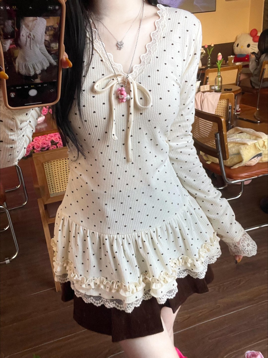 真的很难拒绝波点裙！！！我最喜欢波点的衣服啦，特别乖乖的穿搭！并且很让人眼前一亮