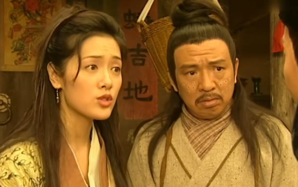 小时候看的第一部TVB剧，便是换脸神剧《无头东宫》。
这部剧里，有一段剧情让人印