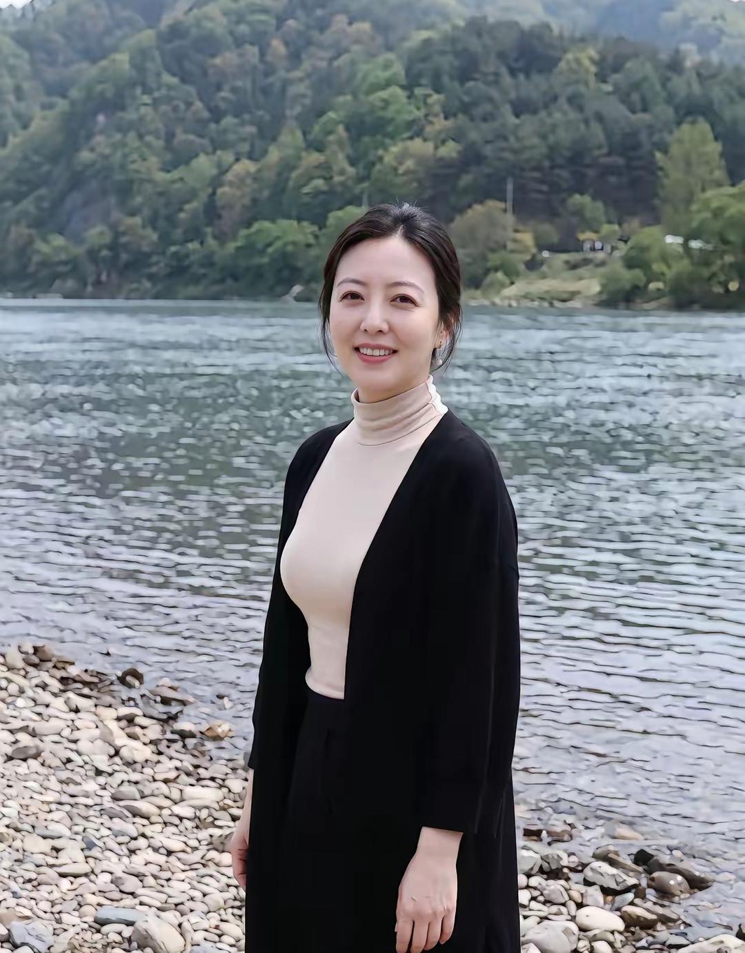 当妈妈的年龄，居然还这么好看