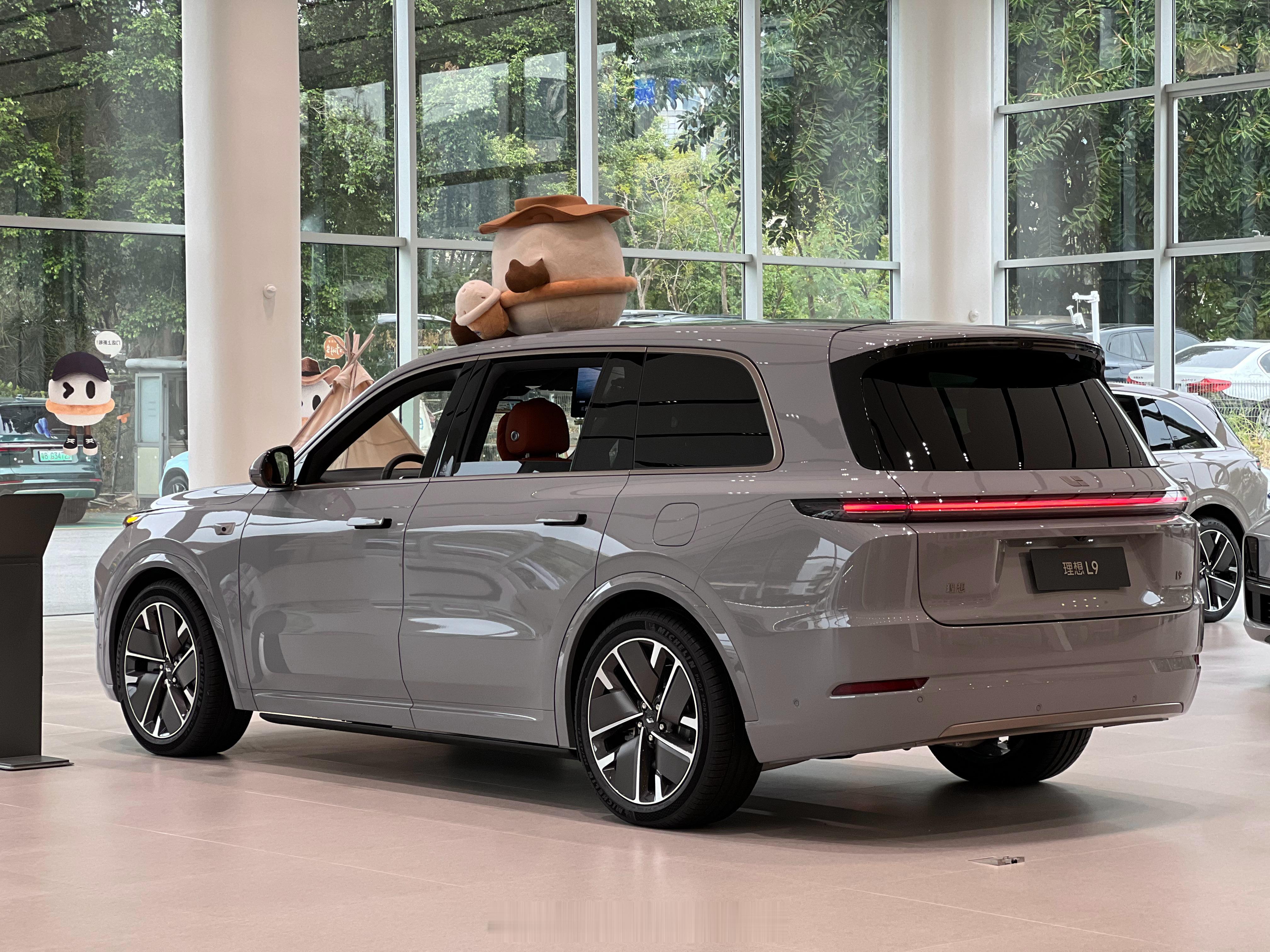 刚刚又震惊了，马上2026年了，能把车载HUD压榨成现在这样，估计也就理想汽车 