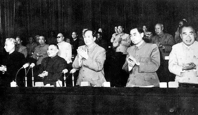 永远敬毛主席！他治理长江，让大江东去不惹祸！[玫瑰][玫瑰][玫瑰]
长江常发洪