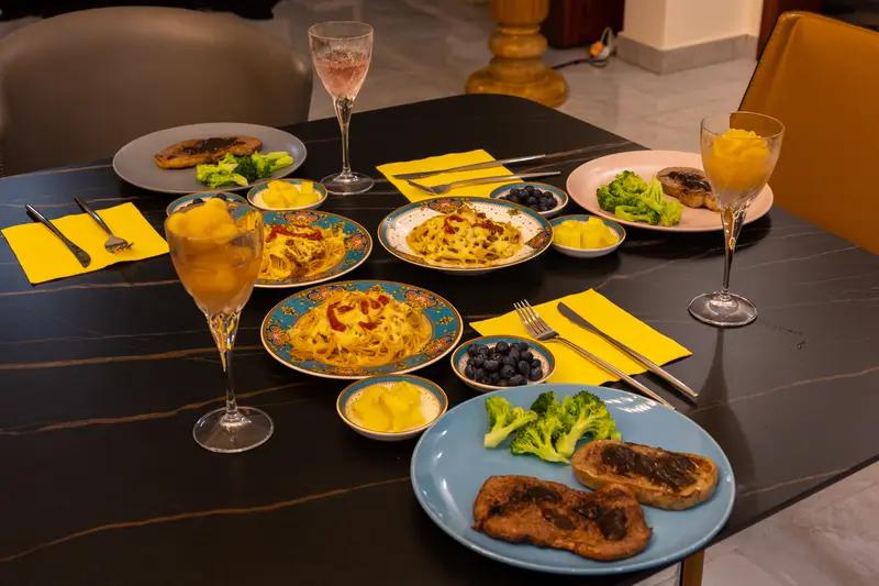 一日三餐中该少吃哪餐，还真没绝对答案，不过主流观点认为晚餐最该控制。晚上活动少、