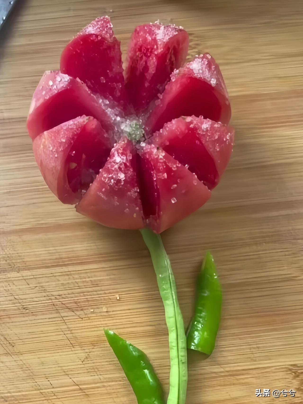 人这一辈子
有人说：
生活虽然普普通通，
但也要过得有滋有味。

厨房不止三餐烟