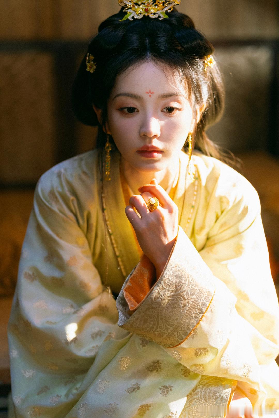 田曦薇发了魏娆君黛田曦薇是毒玫瑰还是黑莲花好喜欢田曦薇演绎的魏娆君黛，半明半晦超