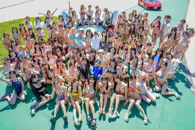 “阳光、泳池、跑车，还有一百个理由让你爱上这个夏天！[太阳][酷] 夏日狂欢 比