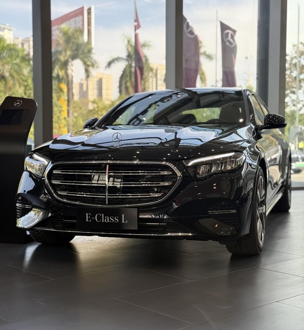 奔驰E级的性能配置，完美诠释了 “经典底蕴与智能创新的交响平衡”，代表了行政级豪