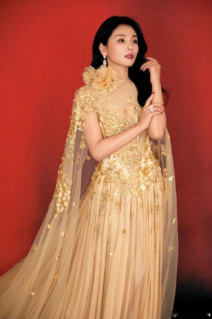 刘涛唱粤语歌广东卫视湾区春晚 谁能拒绝刘涛在湾区春晚带来的汤啊，温柔的旋律搭配地