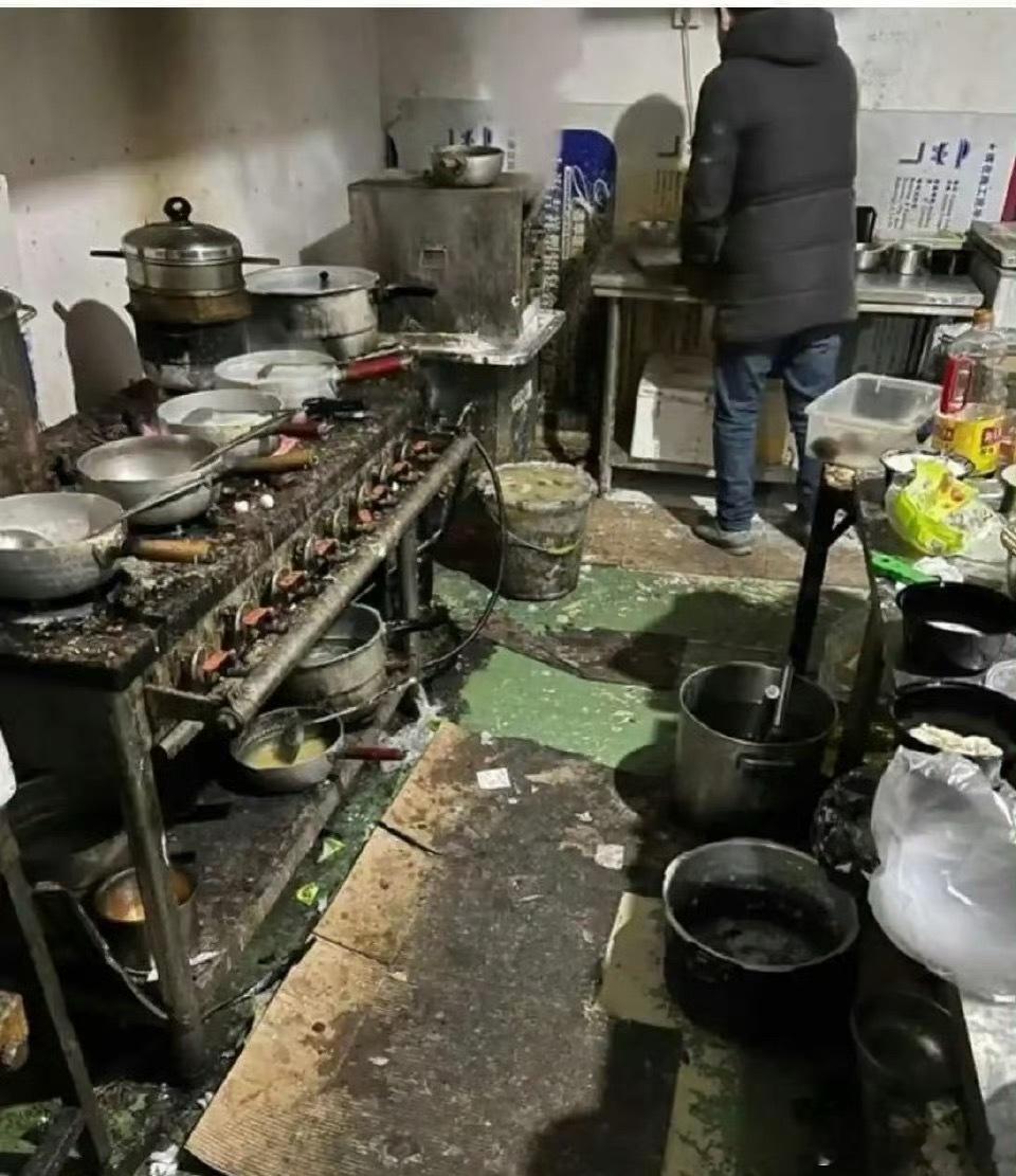 取完餐外卖员差点吐了外卖取餐这一块，最起码要有一个堂食店吧，那种外卖小作坊的是真