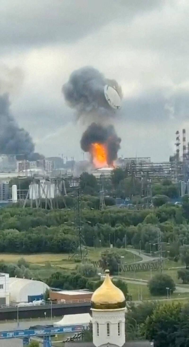 乌克兰无人机重创莫斯科炼油厂 预计停产半年加剧俄燃料短缺海外新鲜事创作活力分俄乌