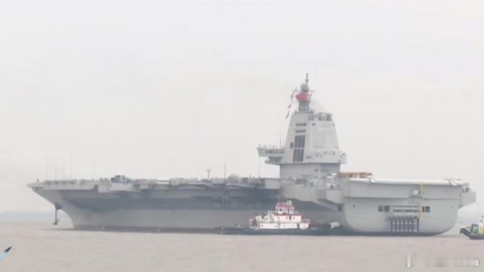 福建舰的航空舰桥视野无敌，设计得很到位。#福建舰海试# ​​​#中国海军福建舰出