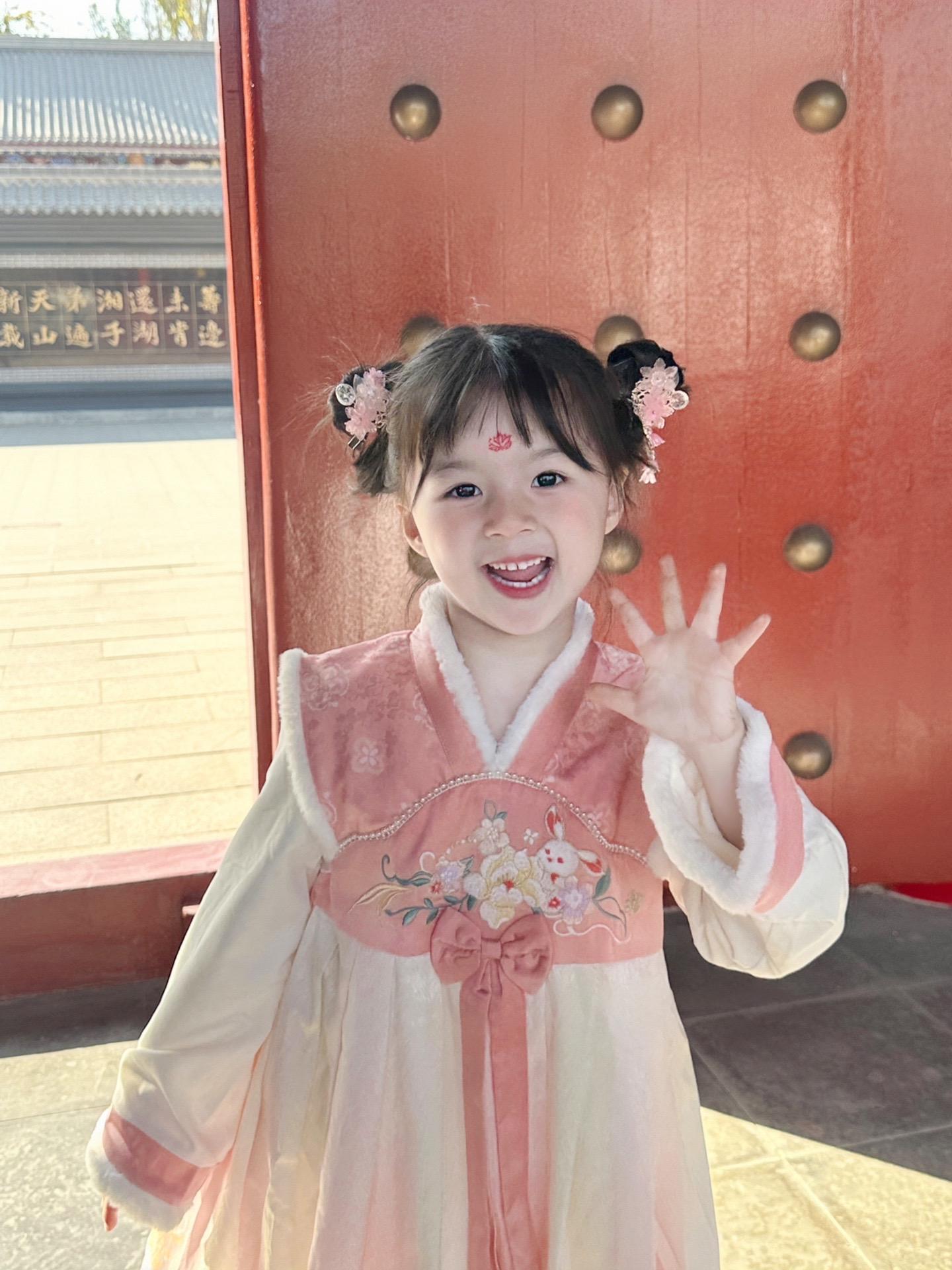 “女儿现代装一般 但古装绝了”～🌷。🏮🏮🏮  汉服小仙女