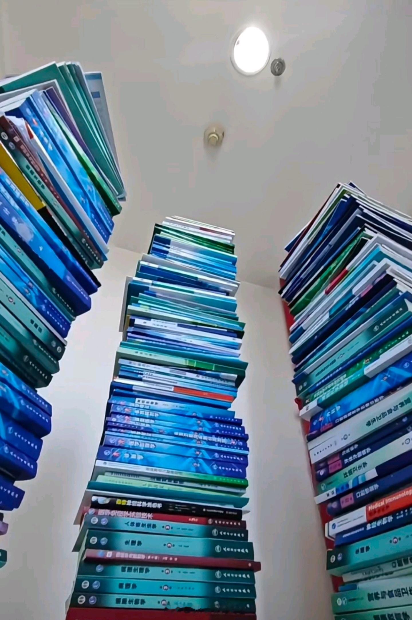 只交钱不上课就能拿全日制医科学历啊，你们不上课就能拿学历，那我读这么多年吃的苦算