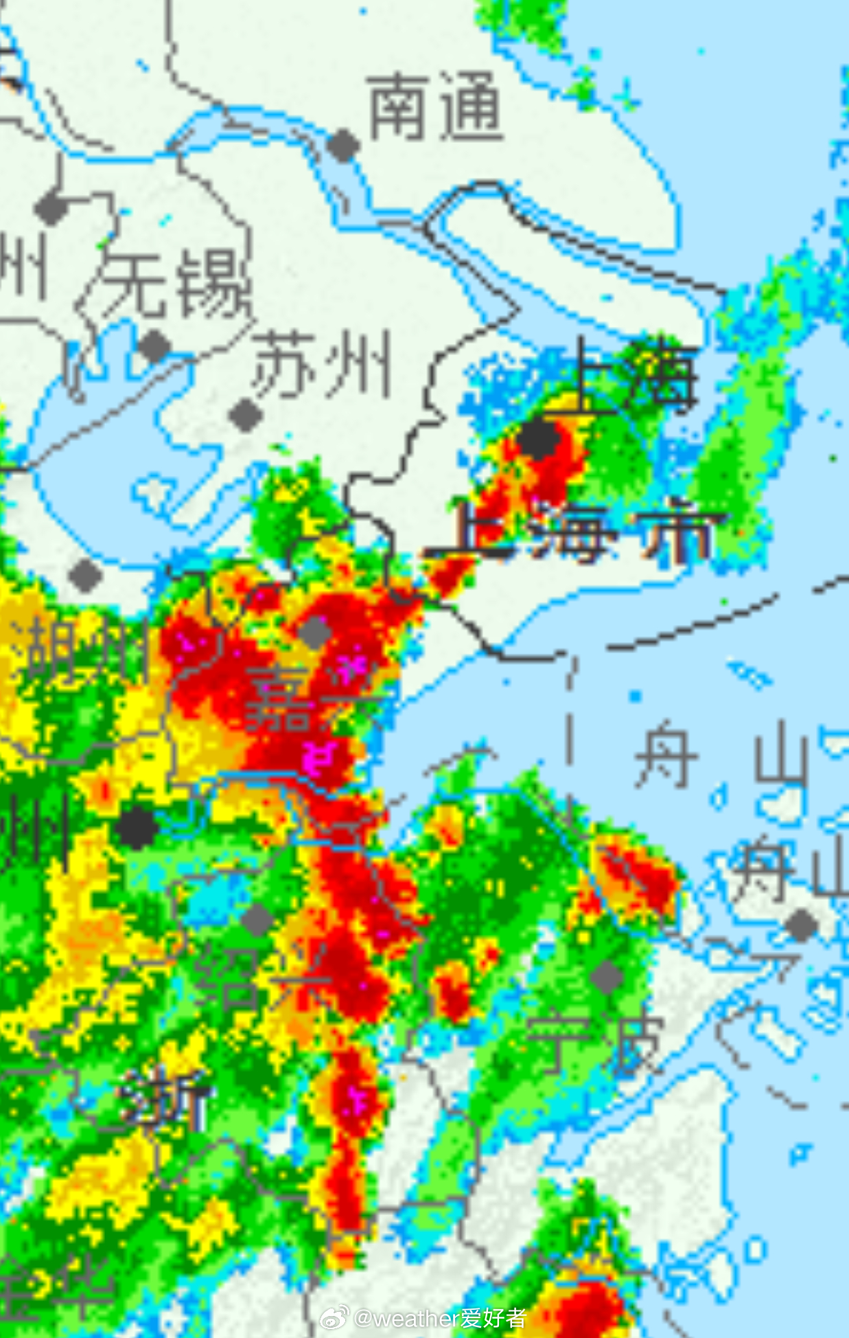 上海暴雨 目前，上海内部的强回波在发展中，但更危险的是在嘉兴附近的超强回波。今天
