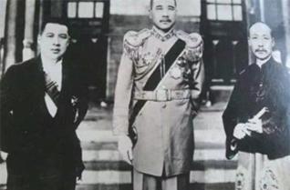 1925年，北洋军阀张宗昌带着母亲前去赴宴，由于母亲没有见过荔枝，于是便连壳带肉