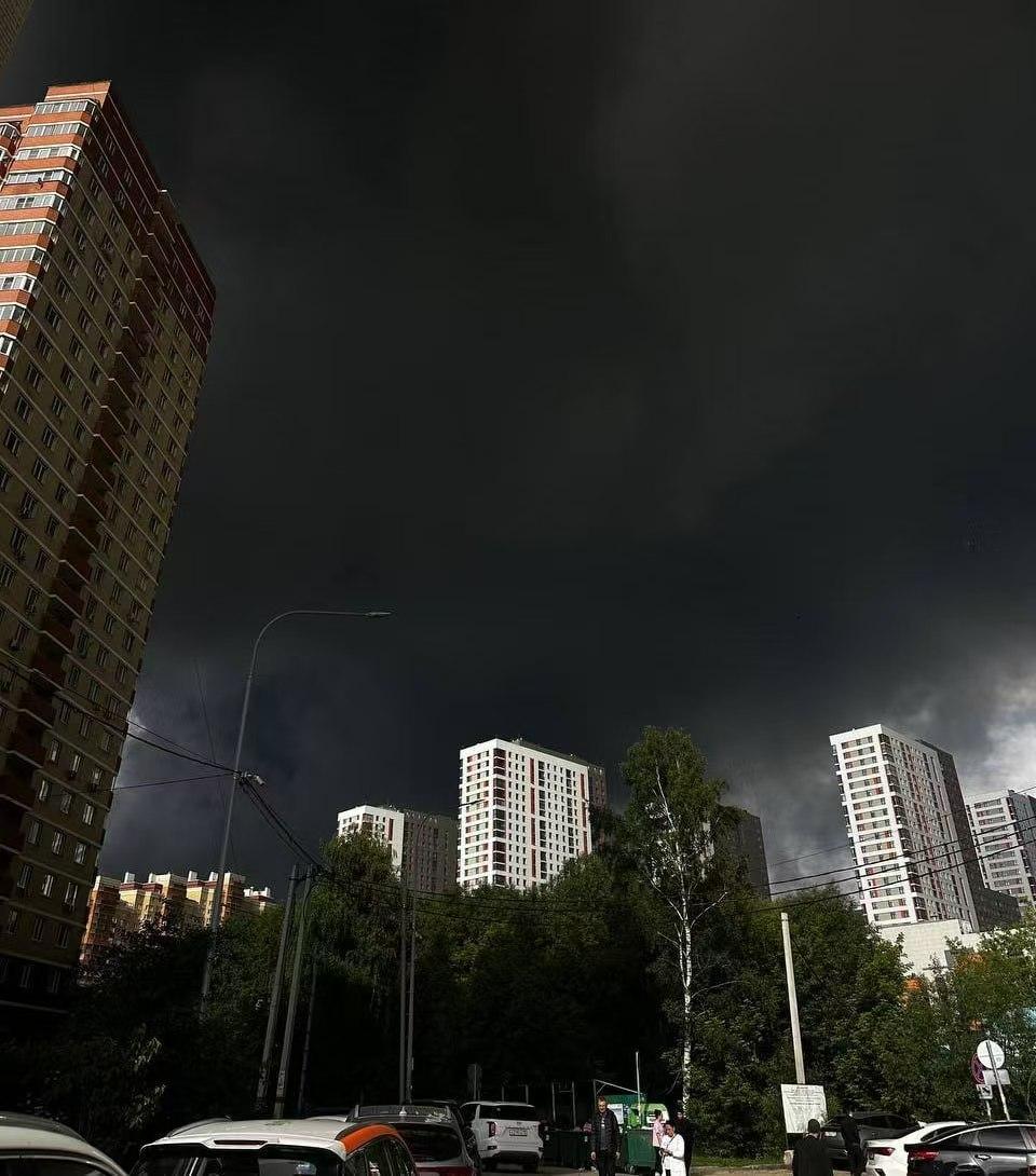 *又爆了！莫斯科上空被炸黑了！莫斯科防空大战，俄军击落乌军无人机。但是，乌军无人