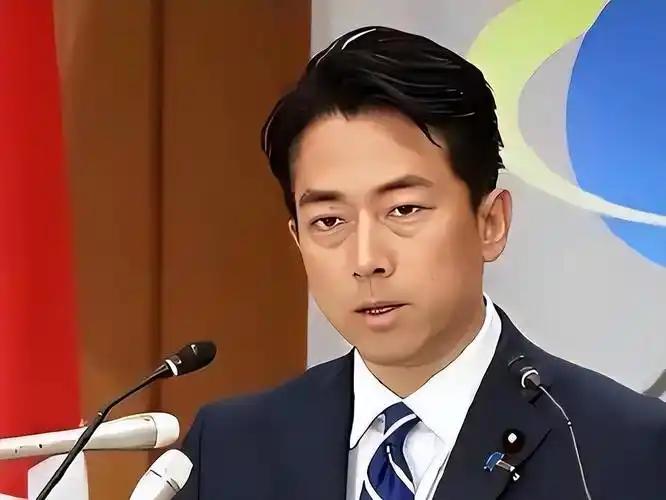 日本又踩核红线！防卫大臣放话，改安保文件核潜艇不排除，美国官员还点头，这是要一步
