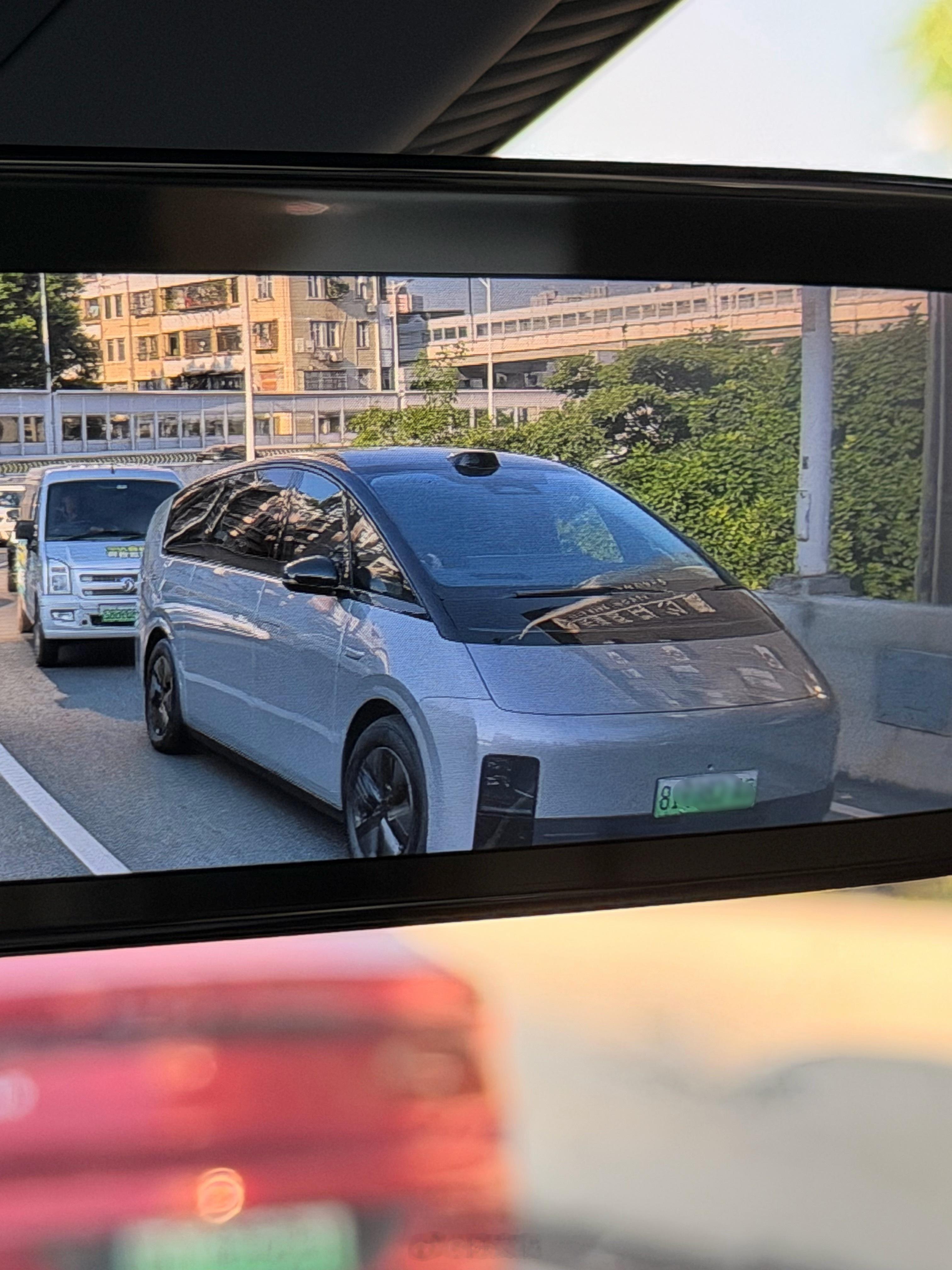 在广州一天见到差不多十辆MEGA了[笑cry] ​​​