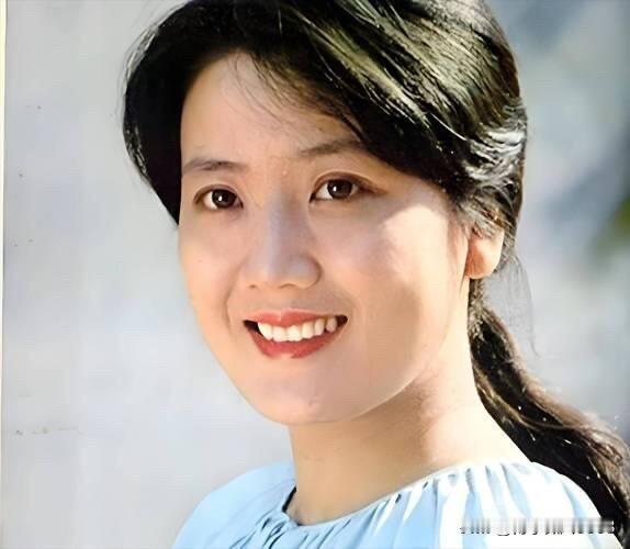 80年代的天然美女，看起来就是美，跟朱琳一样好看，清新自然，虽然没有打扮，穿着也