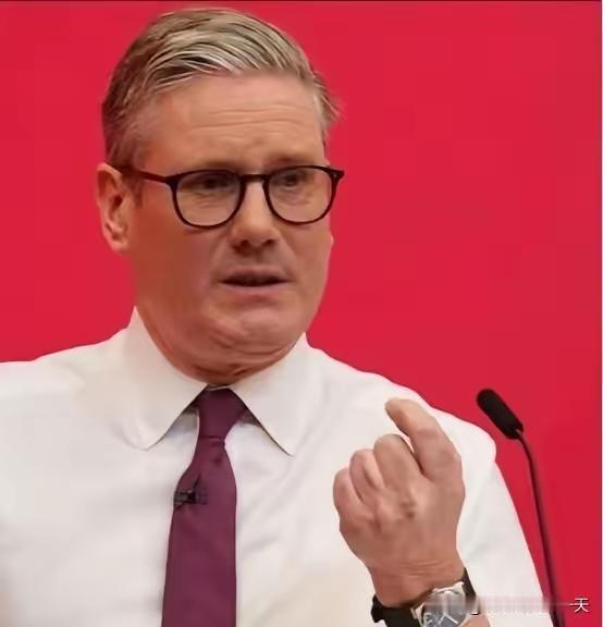 最近国际局势那叫一个精彩。当地时间2月27日，英国首相斯塔默和特朗普会谈，场面一