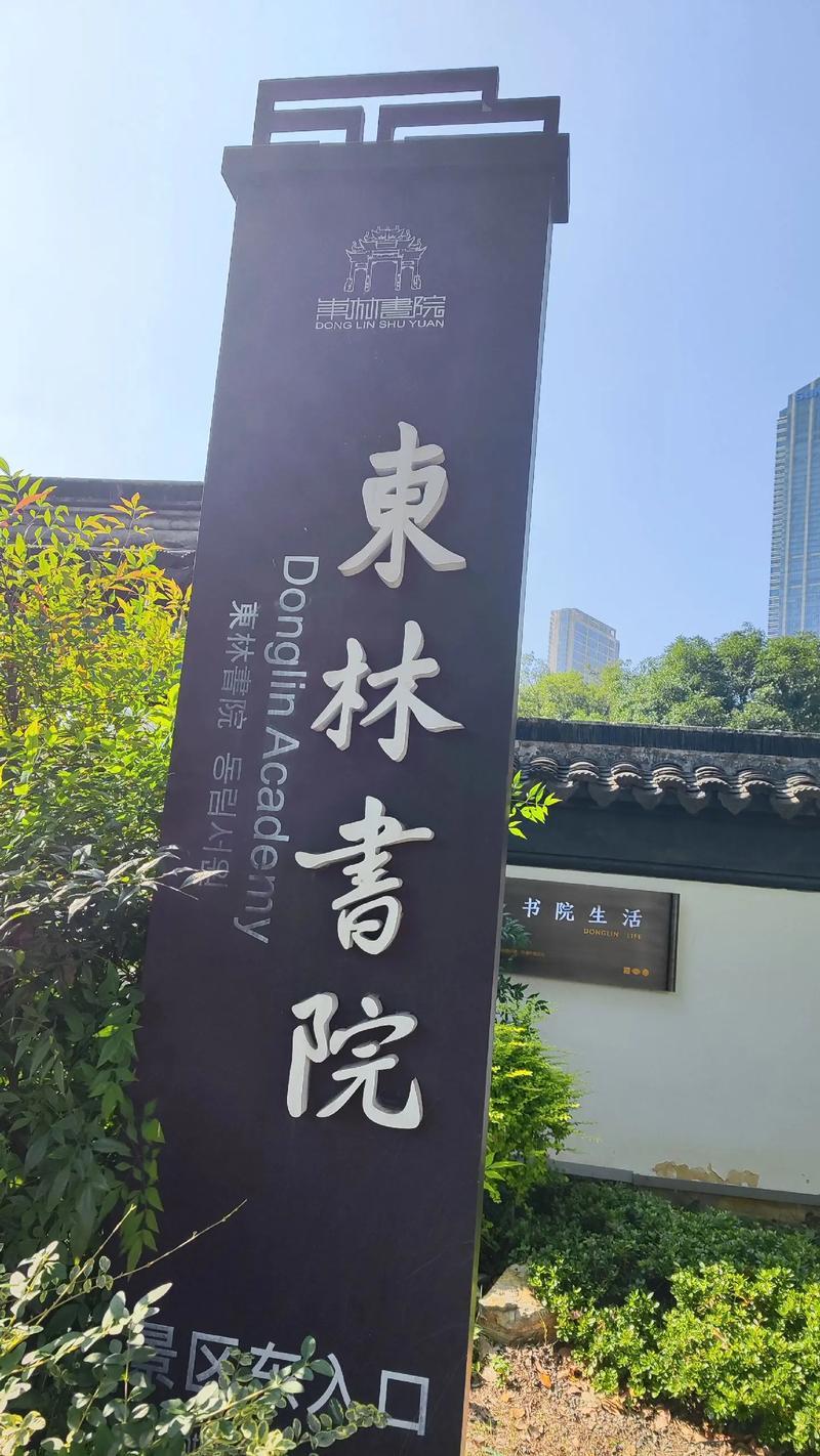 读了罗志田教授的《士与知识分子的区别》（选自《权势转移》）会发现：
我们国家传统