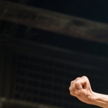 电视屏幕暗下去，客厅变得安静。结束一天的运动，好好休息，晚安，祝你一夜好眠。 