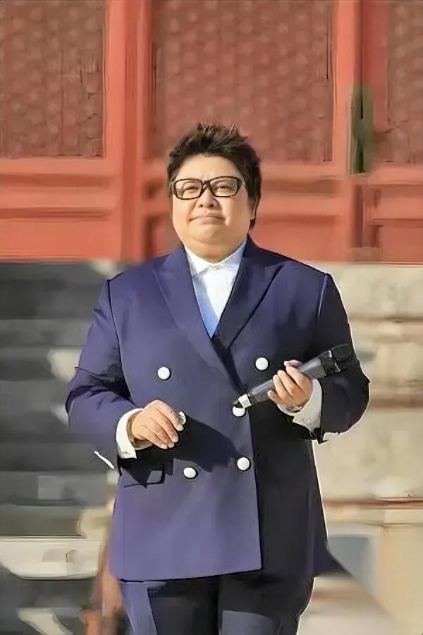 香港火灾后，谁最先出手？

不是企业家，竟是她...

韩红基金会第一时间向香港