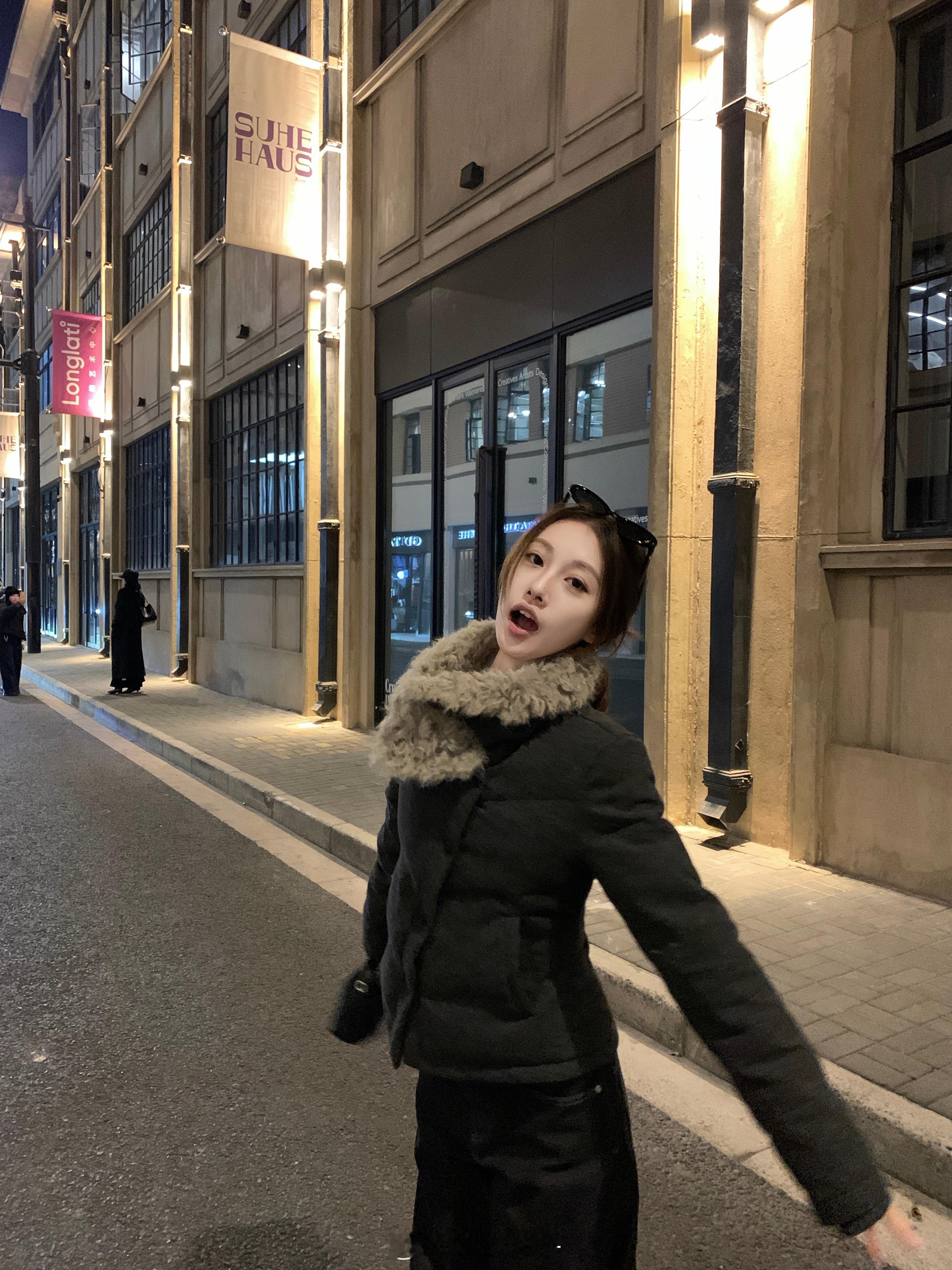 板栗可可Bankelili12/8/20:00一件很特别的呢子毛领羽绒服！值得年