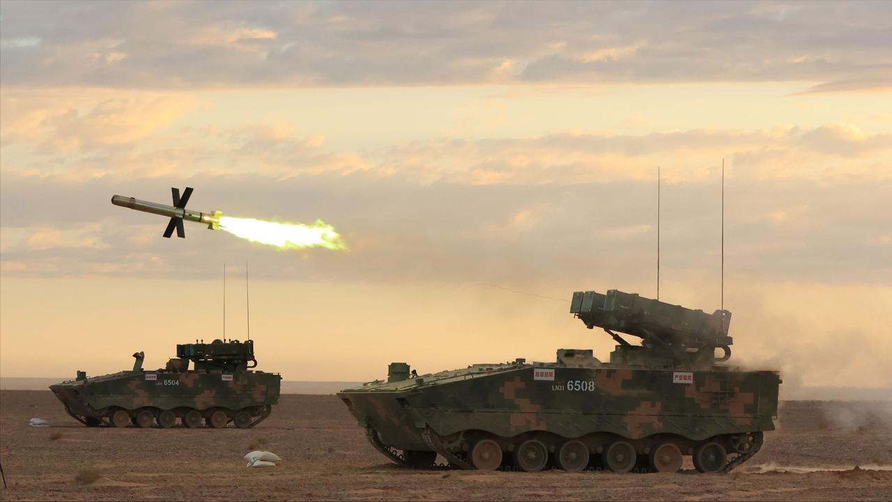 我国正在召开的两会明确2026年中国军费开支预算（草案））为1.9万亿元人民币，