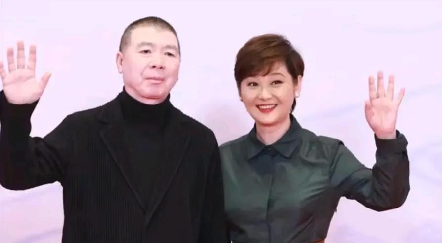 终于真相大白！冯小刚徐帆离婚传闻全是假的，他们一家好着呢

两个月前，全网还在疯