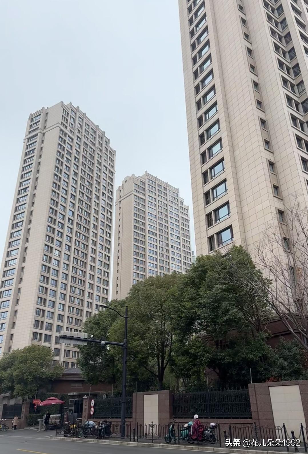 干挂石材和玻璃幕墙哪个更好看？