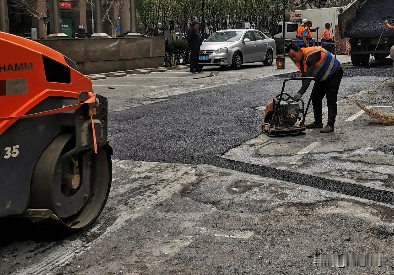 中山区港浦路临时封闭施工的通告来了！

因大连马拉松筹备工作需要，
2026年4