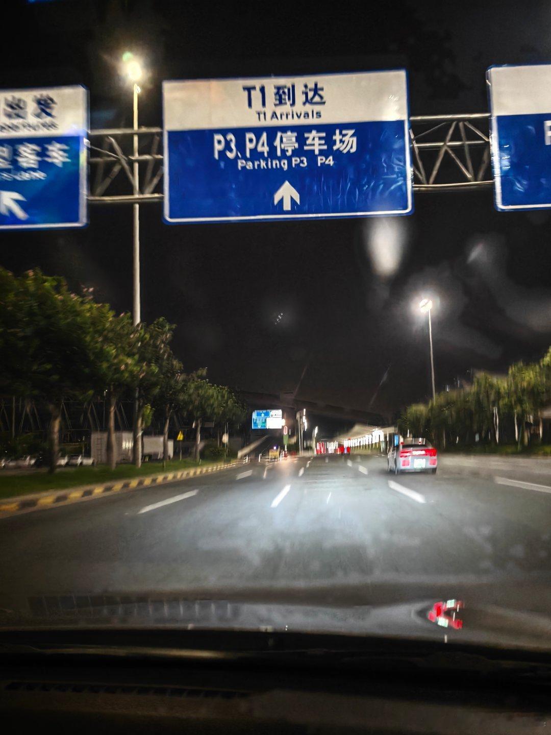 4:00赶起，6:40飞大同。广州往大同只有一班直飞，只能辛苦了。第1次乘坐九元
