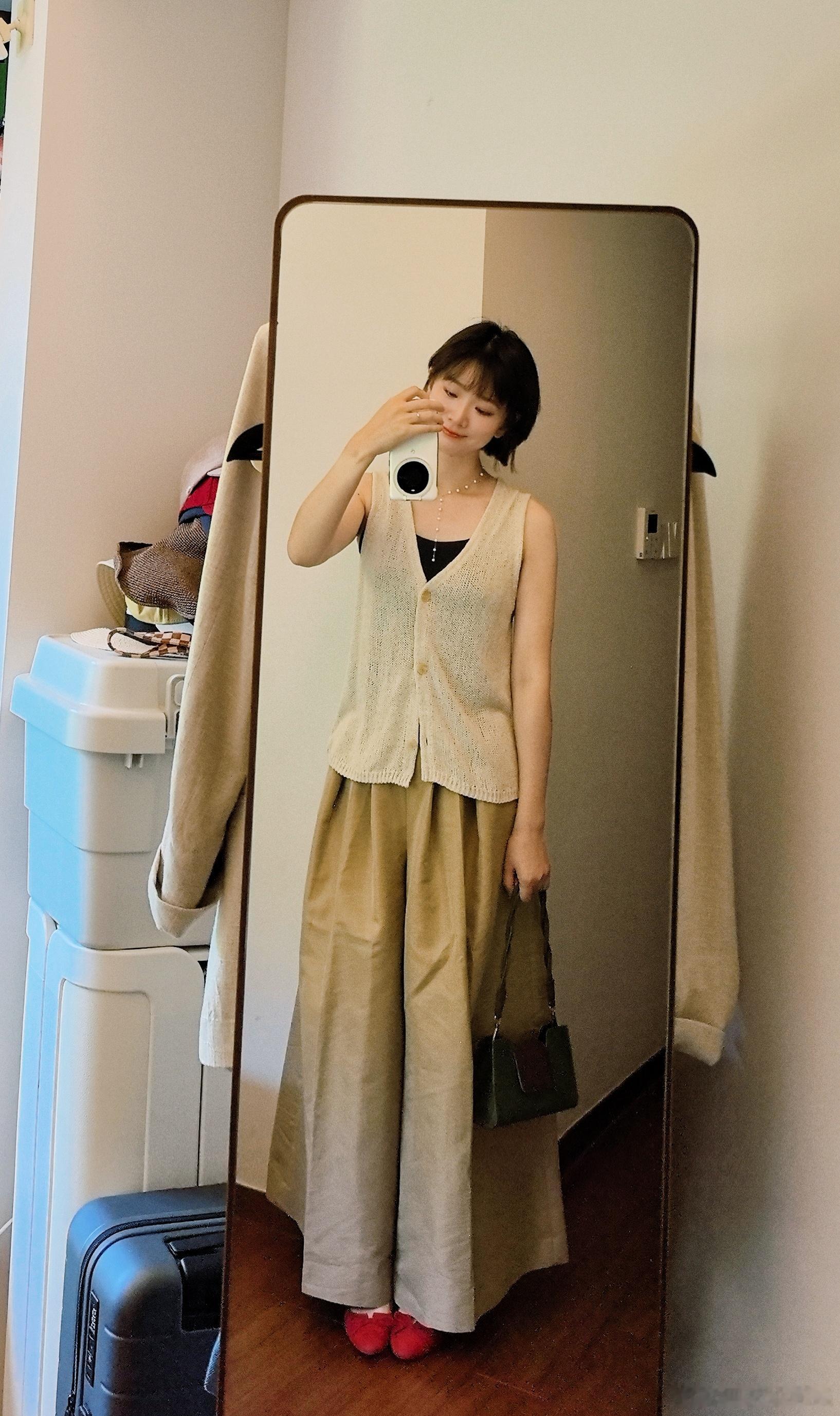 7年前买的小红鞋，长期主义了，还是很喜欢穿搭分享今日穿搭(ootd)ootd每日