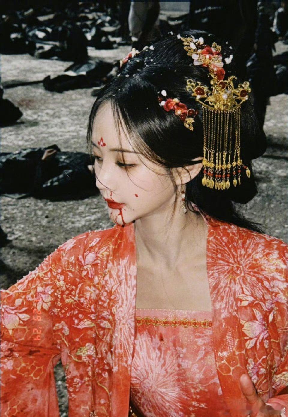 李一桐杀青照 ​​​