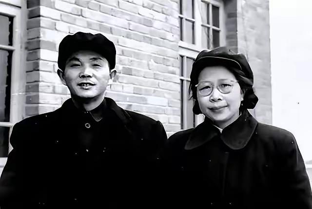 1978年5月，舒同奉命调往北京，出任军事科学院副院长，妻子石澜选择留在西安，没