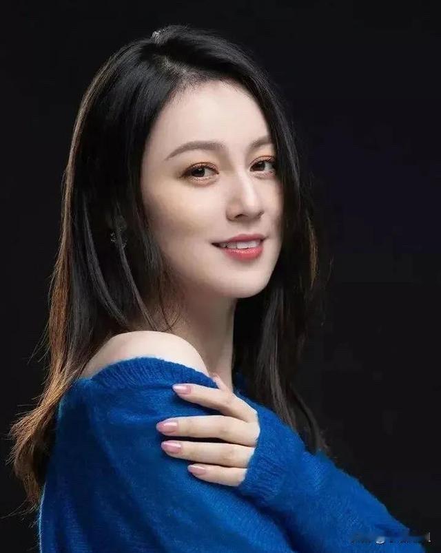 万万想不到，全网现在最佩服的不是她的粉丝，也不是同行，而是当年那个说她“音色没记