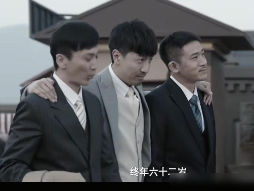 看着叶碧莹26岁就倒在黎明前，我这心里比塞了铅块还难受。

结局没搞什么俗气的合