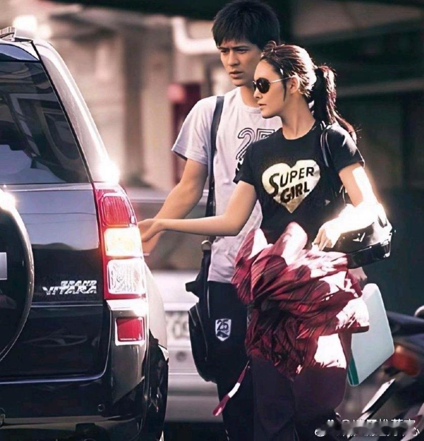 那个时候的大S，不论是狗仔偷拍照，还是生活随意照，每张都惊艳得像无法复刻的时装秀