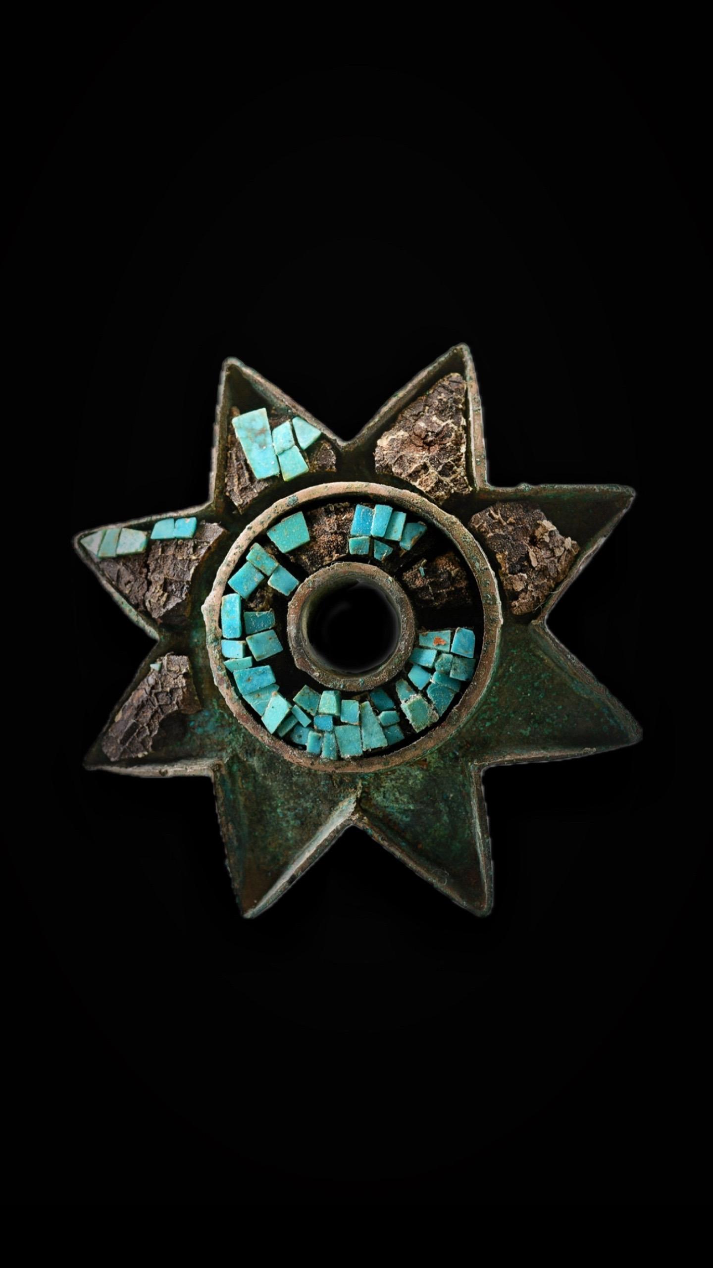 商代·八角星嵌松石衡中饰。东方之日兮，彼姝者子，在我室兮—— 先秦《诗...