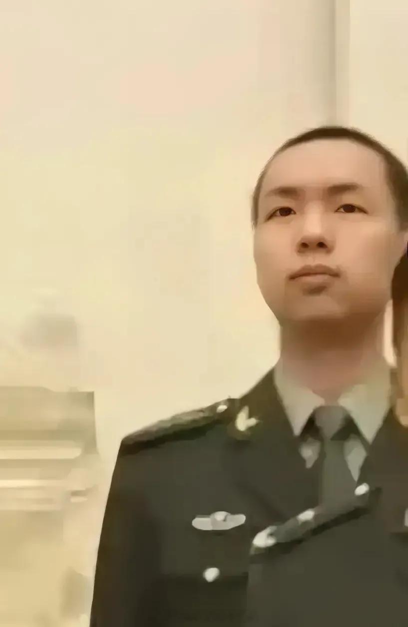 祝福主席[作揖][作揖][作揖]香火永续。毛东东（第一张）和曾祖父毛主席（第二张